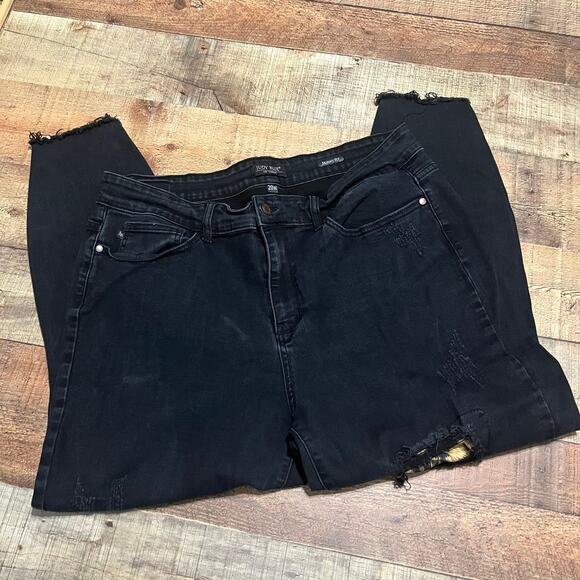 Judy Blue Women's Black Denim Leopard Patch Distressed Skinny Fit Jeans Sz 20W - Picture 3 of 8